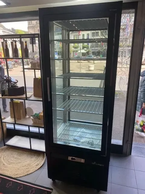 Vitrine-Longoni.jpg
